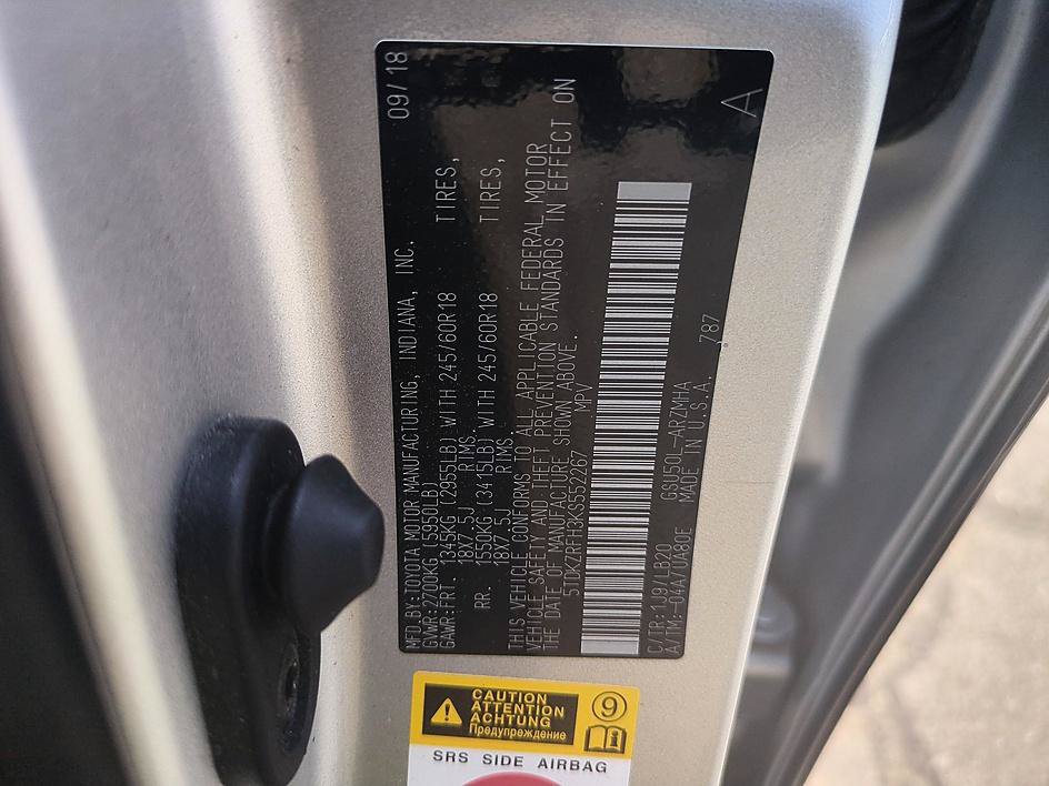 Used 2019 Toyota Highlander XLE FWD image 35