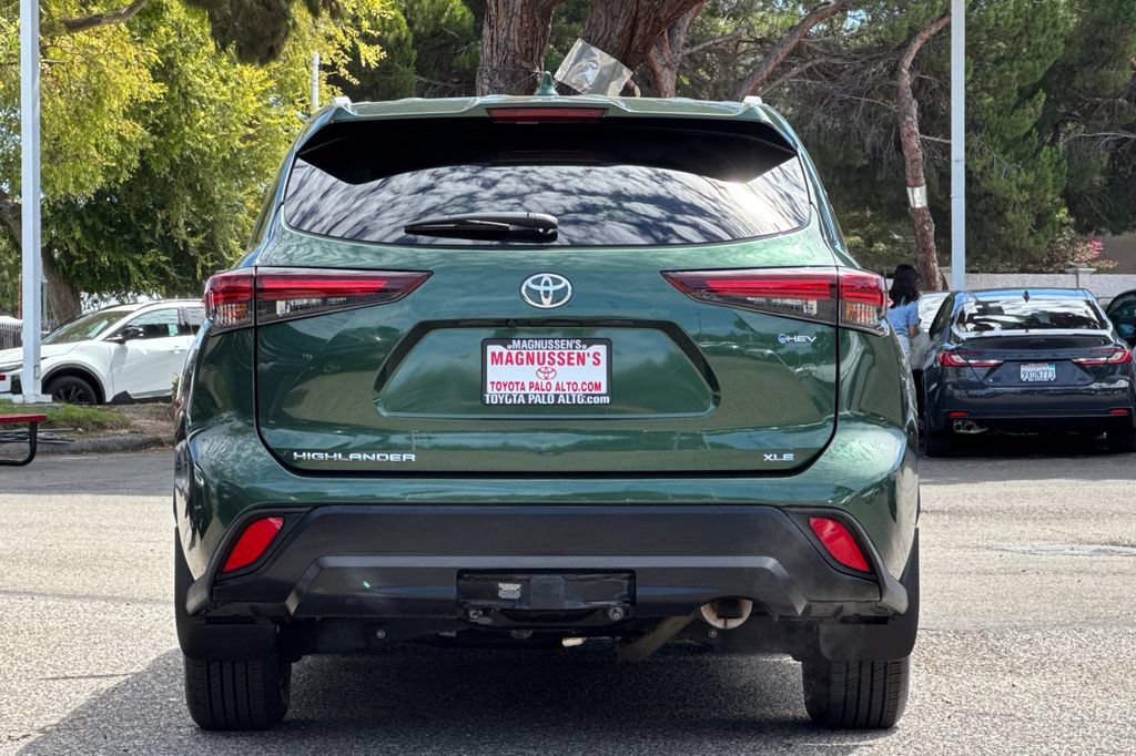 Certified 2025 Toyota Highlander XLE AWD/4WD image 4
