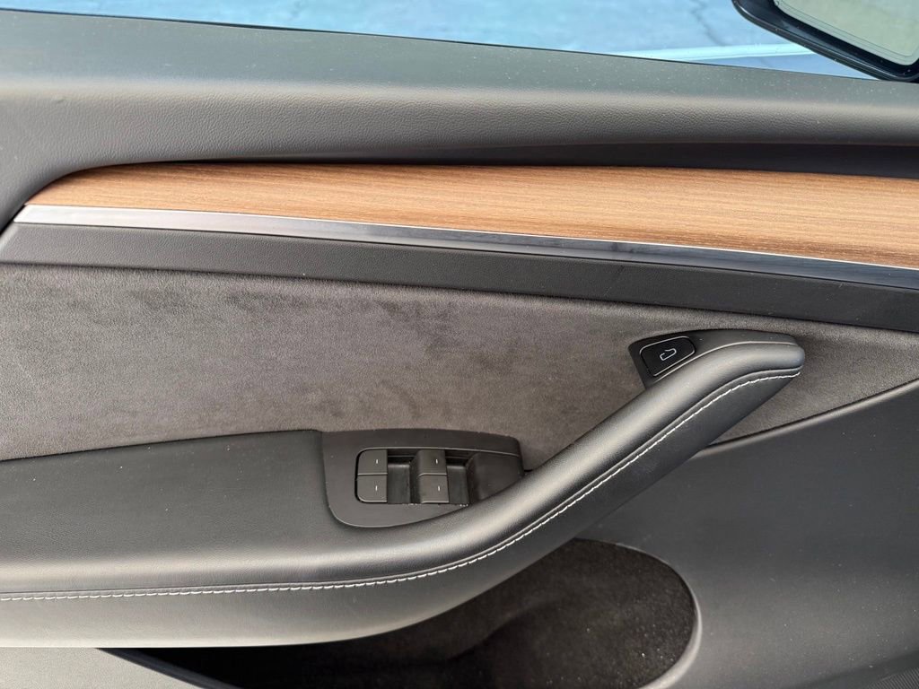 Used 2023 Tesla Model Y Long Range AWD/4WD image 13