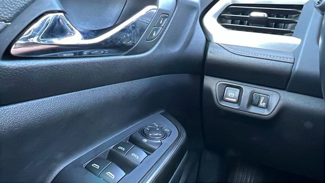 Used 2023 GMC Acadia SLT image 35