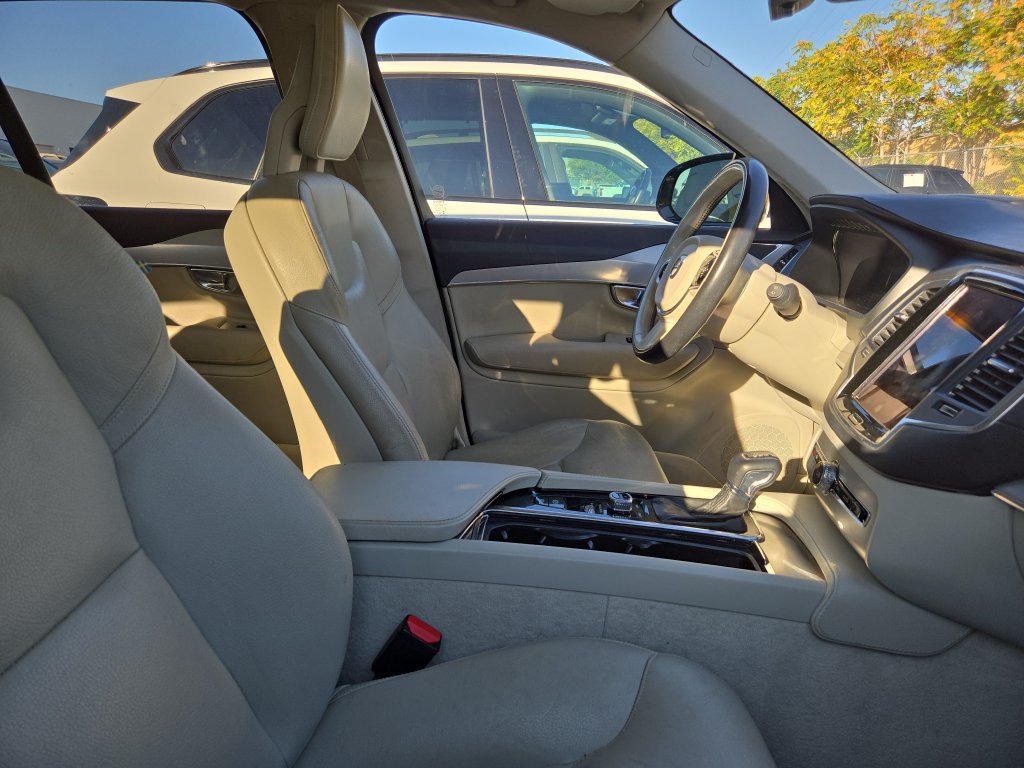 Used 2016 Volvo XC90 T6 Momentum AWD/4WD image 6