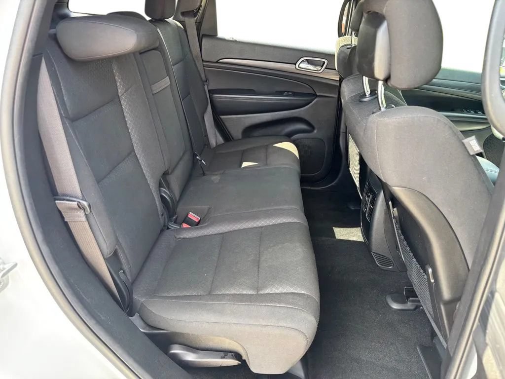 Used 2021 Jeep Grand Cherokee Laredo AWD/4WD image 29