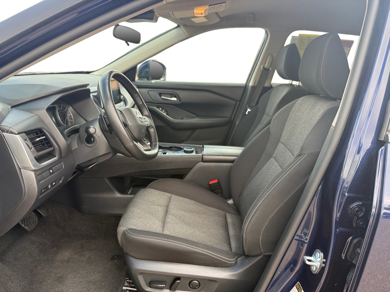 Used 2025 Nissan Rogue SV AWD/4WD image 10