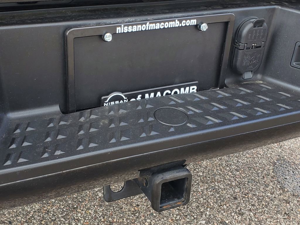 Used 2018 Nissan Titan SV w/ SV Convenience Package AWD/4WD image 8