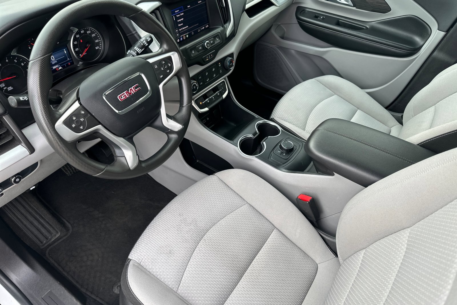 Used 2024 GMC Terrain SLE image 11