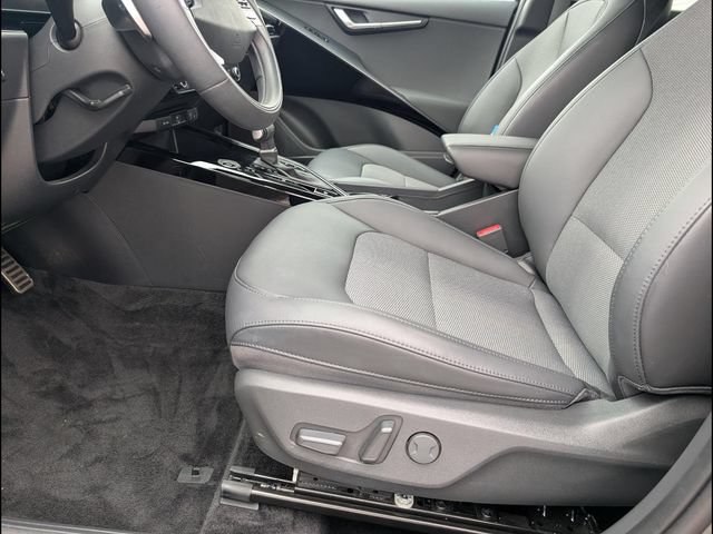 Certified 2025 Kia Niro EX Touring FWD image 9
