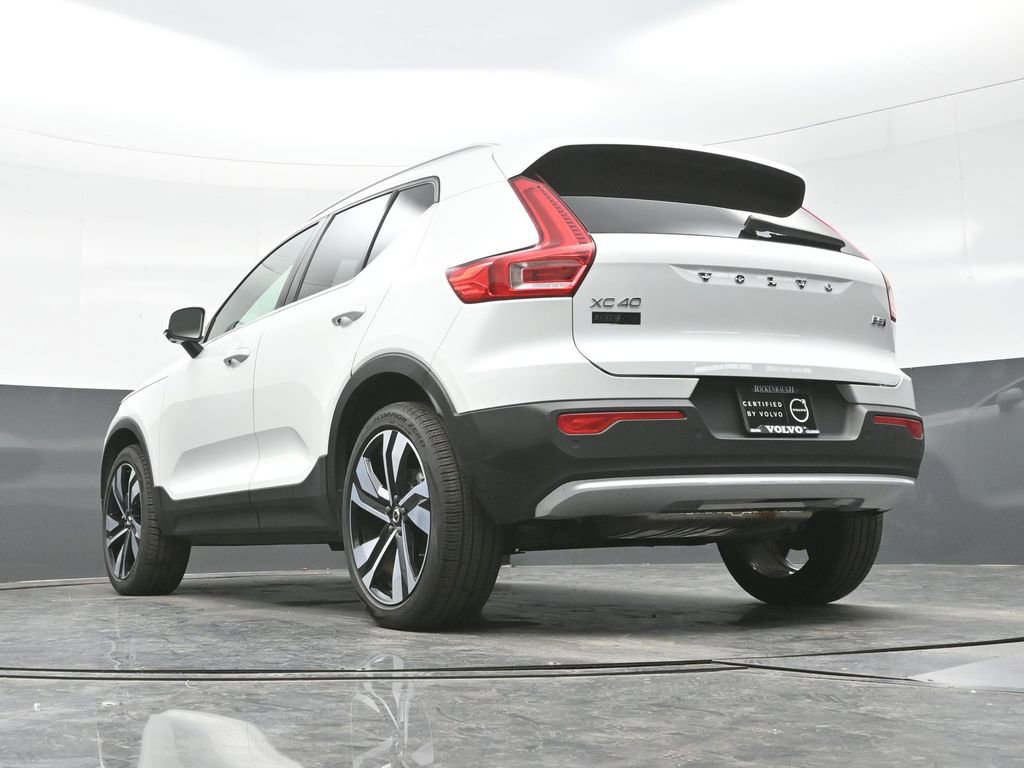 Used 2025 Volvo XC40 B5 Plus image 22