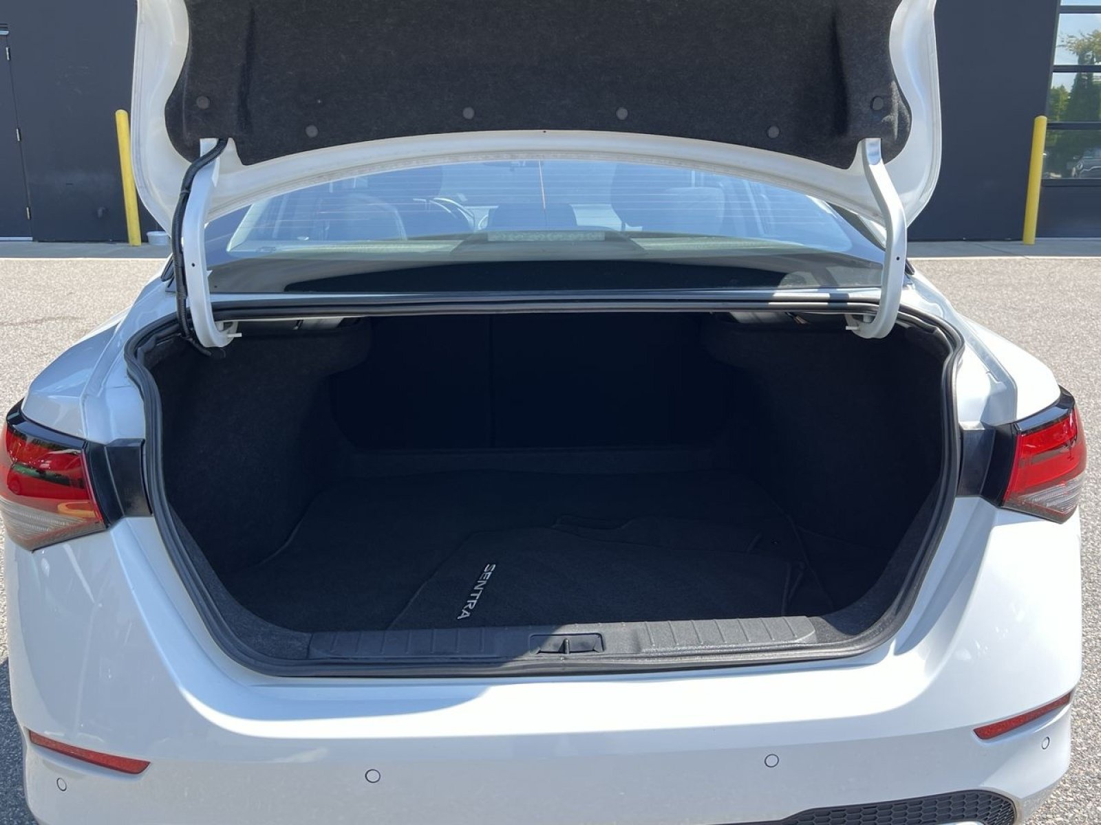 Used 2025 Nissan Sentra S FWD image 24