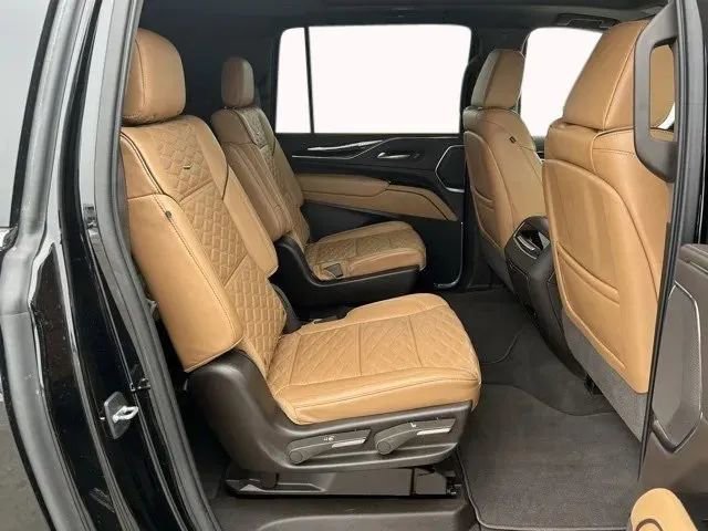 Used 2021 Cadillac Escalade ESV Premium Luxury w/ Heavy-Duty Trailer Package image 16