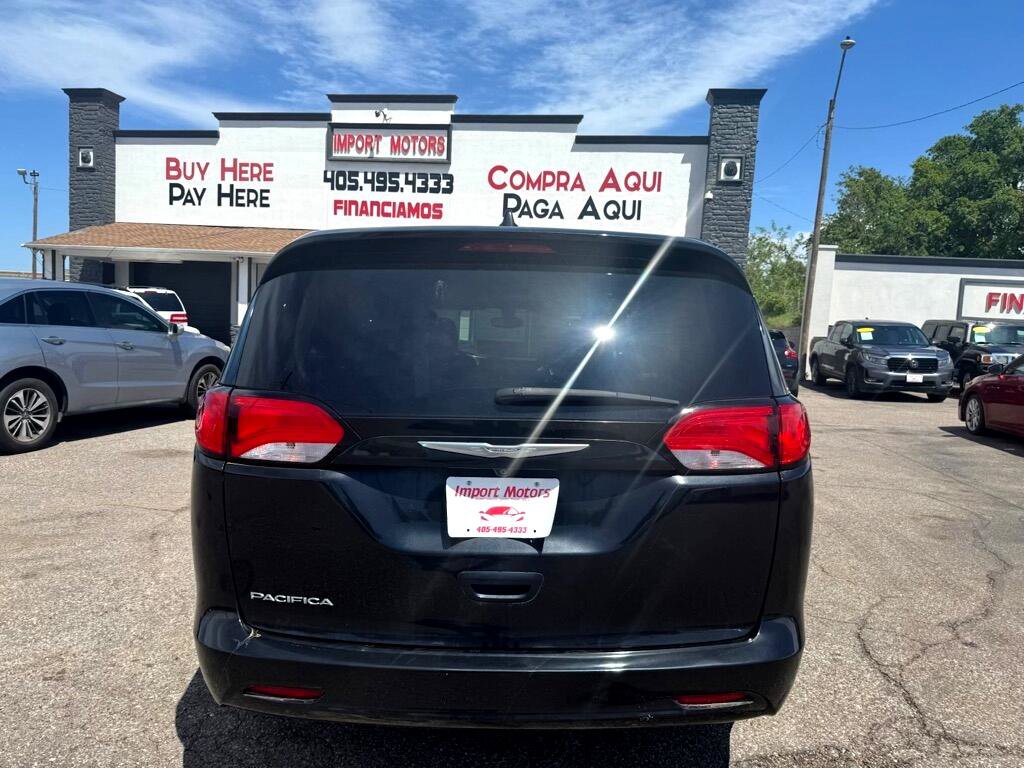 Used 2017 Chrysler Pacifica LX FWD image 5
