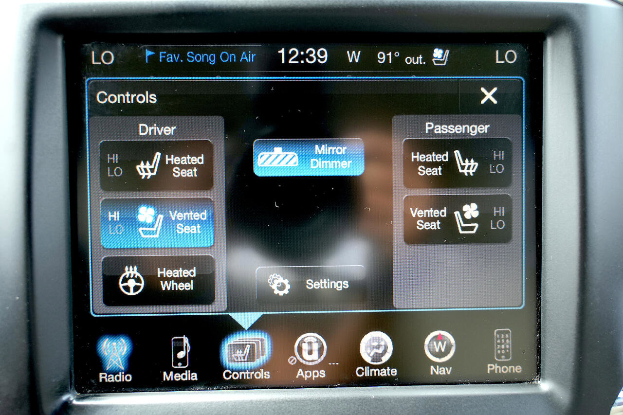 Used 2014 RAM 1500 Laramie w/ Convenience Group image 37