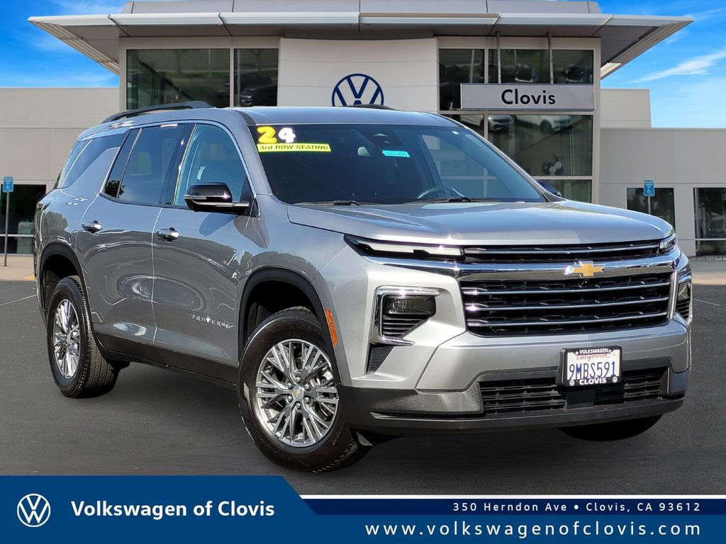 Used 2024 Chevrolet Traverse LT FWD image 1