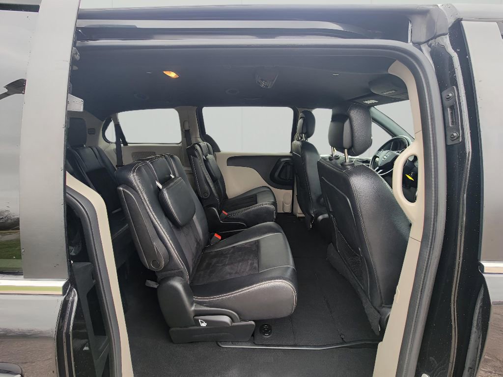 Used 2018 Dodge Grand Caravan SXT image 31