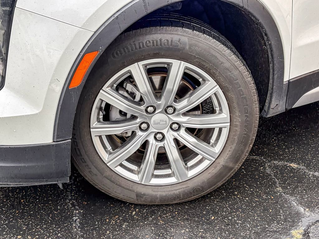 Used 2023 Cadillac XT4 Premium Luxury w/ Technology Package AWD/4WD image 3