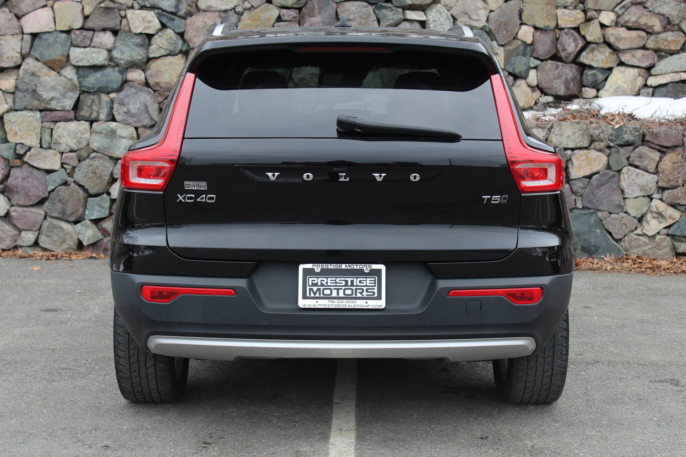 Used 2019 Volvo XC40 T5 Momentum image 8