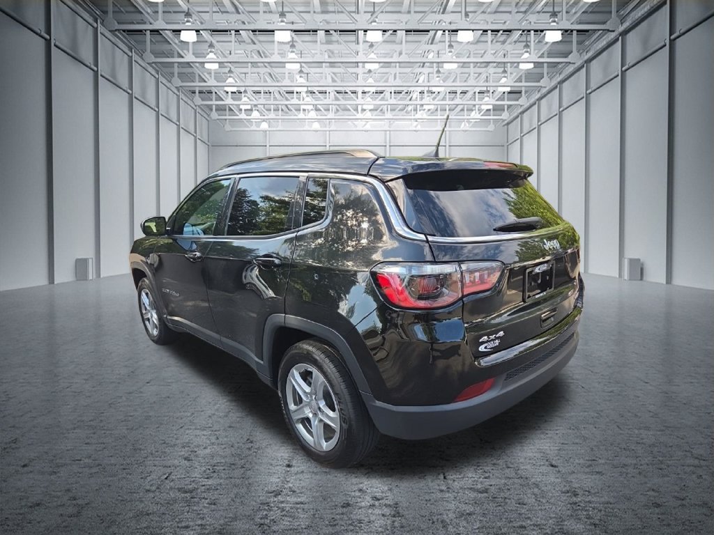Used 2024 Jeep Compass Latitude AWD/4WD image 6