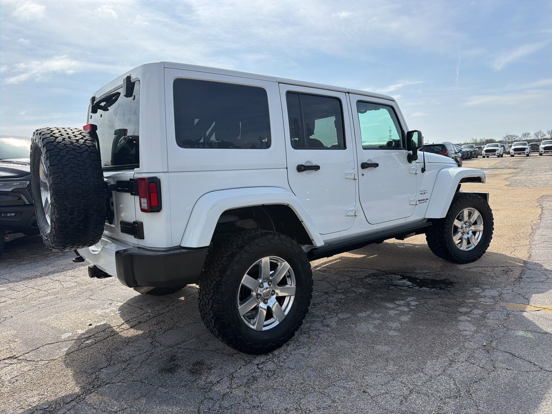 Used 2016 Jeep Wrangler Unlimited Sahara w/ Connectivity Group image 6