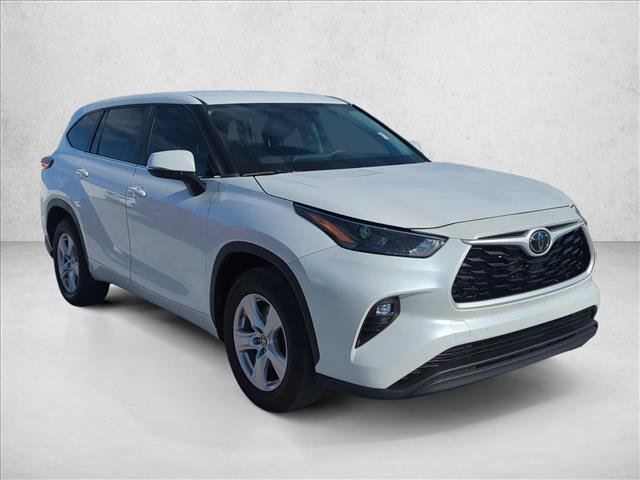 Certified 2024 Toyota Highlander LE FWD image 3
