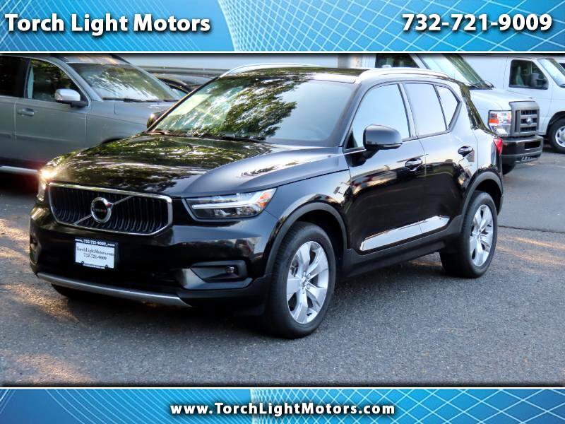 Used 2021 Volvo XC40 T5 Momentum image 1