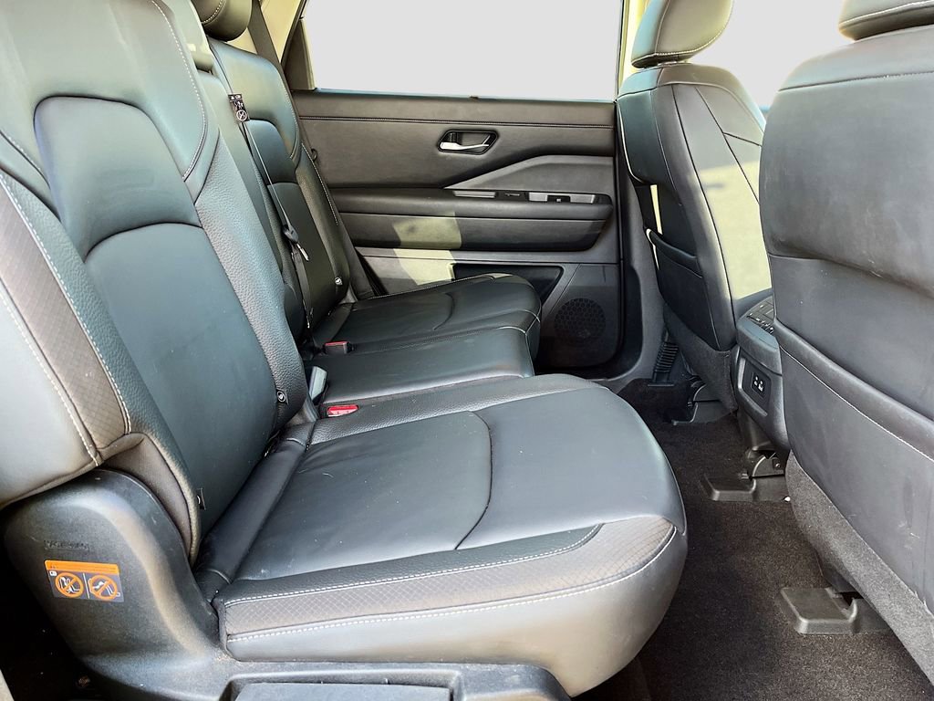 Used 2022 Nissan Pathfinder SL w/ SL Black Package image 28