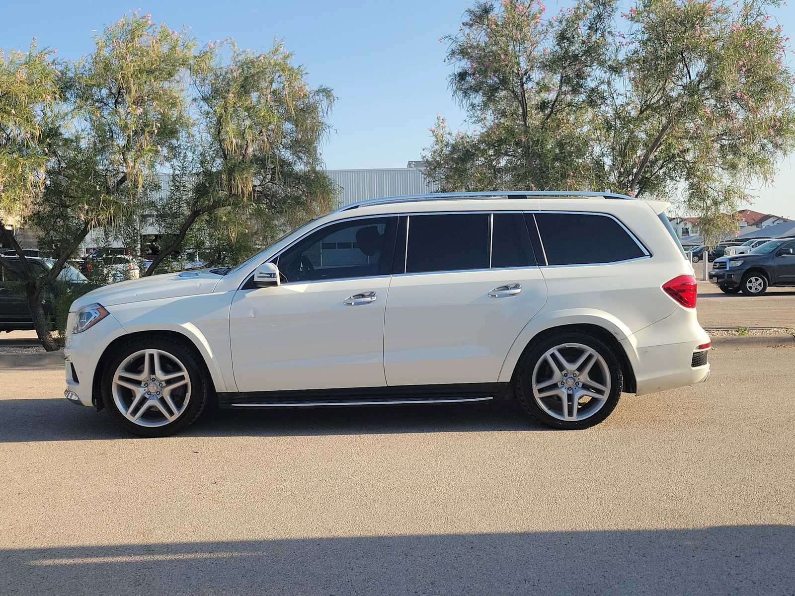 Used 2013 Mercedes-Benz GL 550 4MATIC image 5