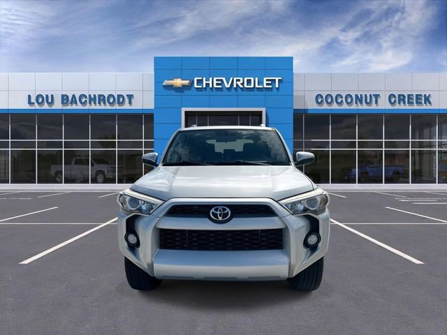 Used 2018 Toyota 4Runner SR5 AWD/4WD image 3