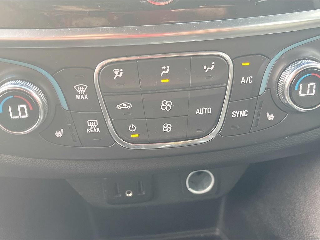 Used 2023 Chevrolet Traverse LT FWD image 19