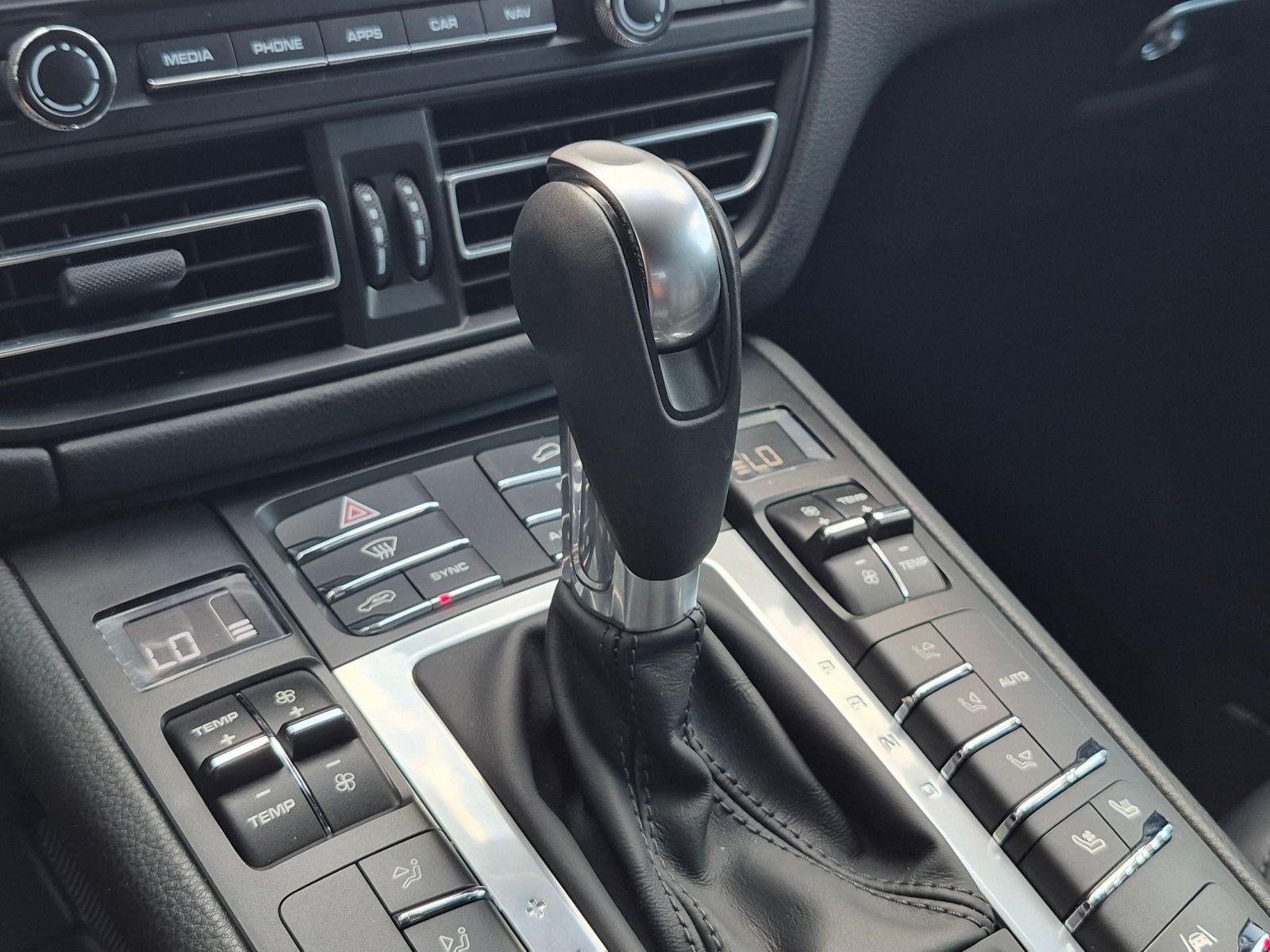 Certified 2021 Porsche Macan S AWD/4WD image 20