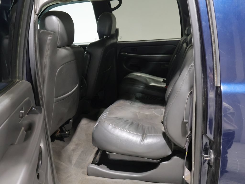 Used 2004 Chevrolet Avalanche 4x4 w/ Preferred Equipment Group image 11