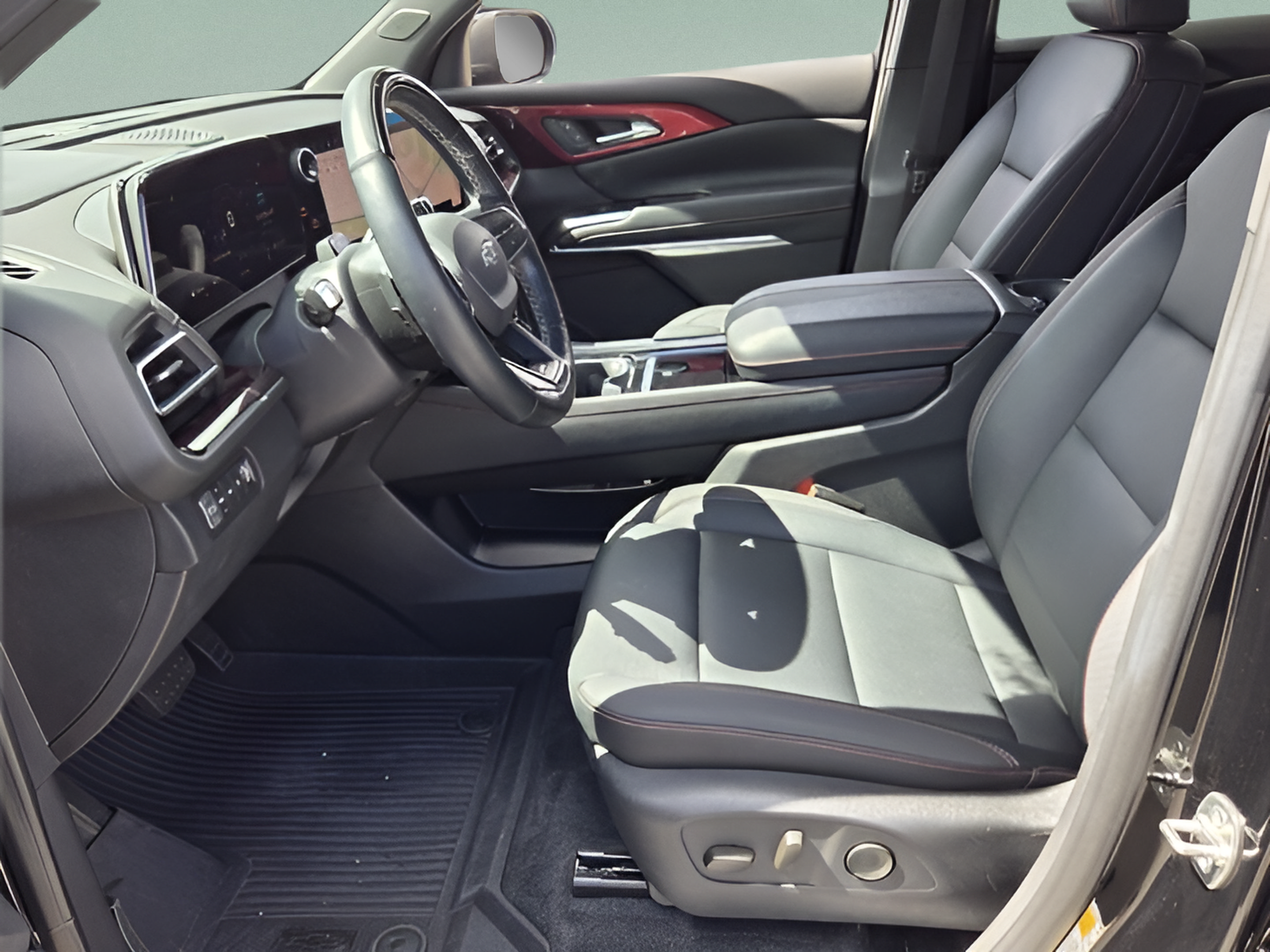 Certified 2024 Chevrolet Traverse Z71 w/ Enhanced Driving Package AWD/4WD image 9