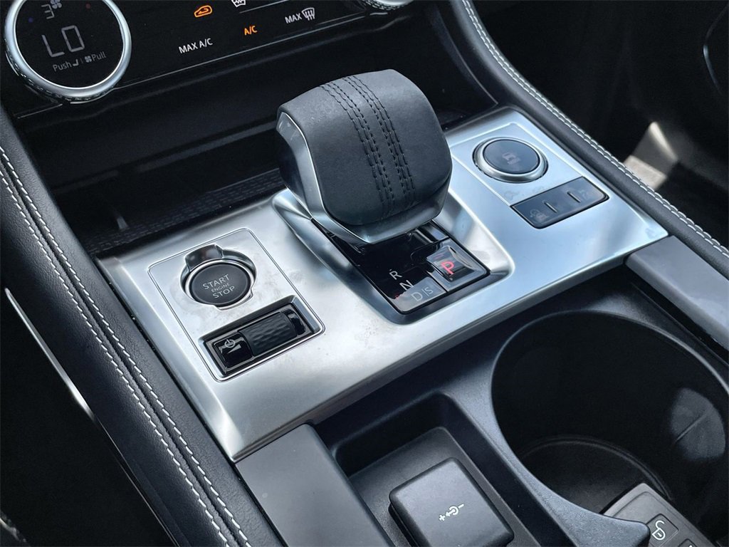 Used 2025 Jaguar F-PACE R-Dynamic S image 27