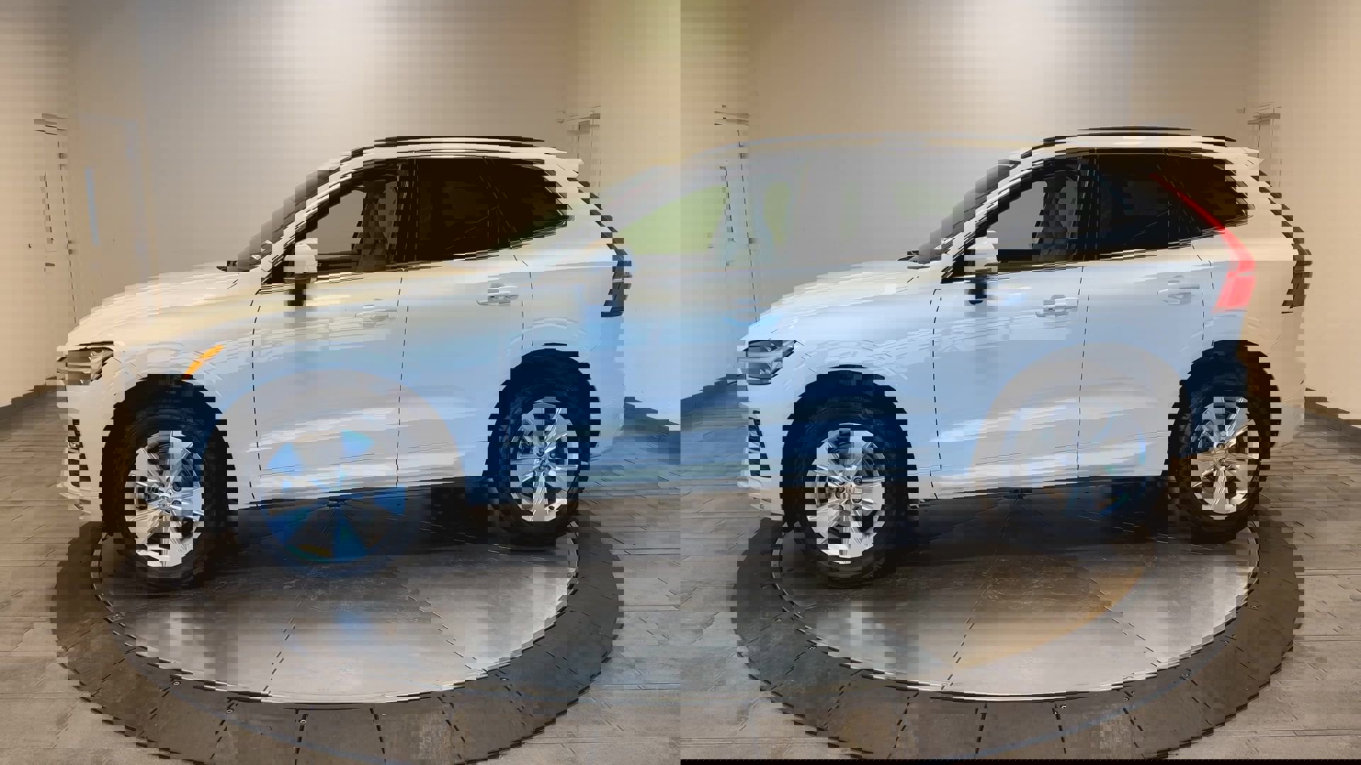 Used 2022 Volvo XC60 B5 Momentum image 5