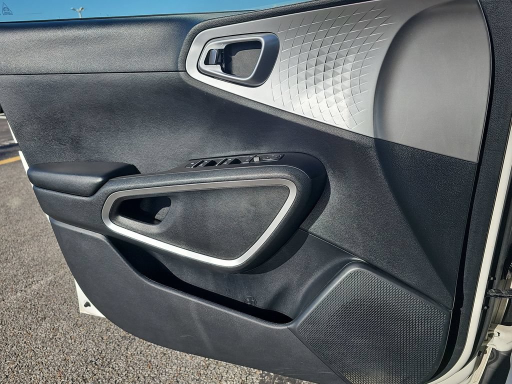 Used 2024 Kia Soul LX w/ Option Group 015 FWD image 25