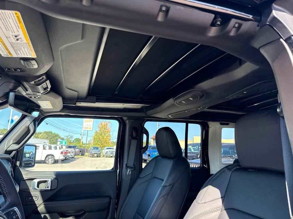 New 2027 Jeep Wrangler Unlimited Sahara AWD/4WD image 16