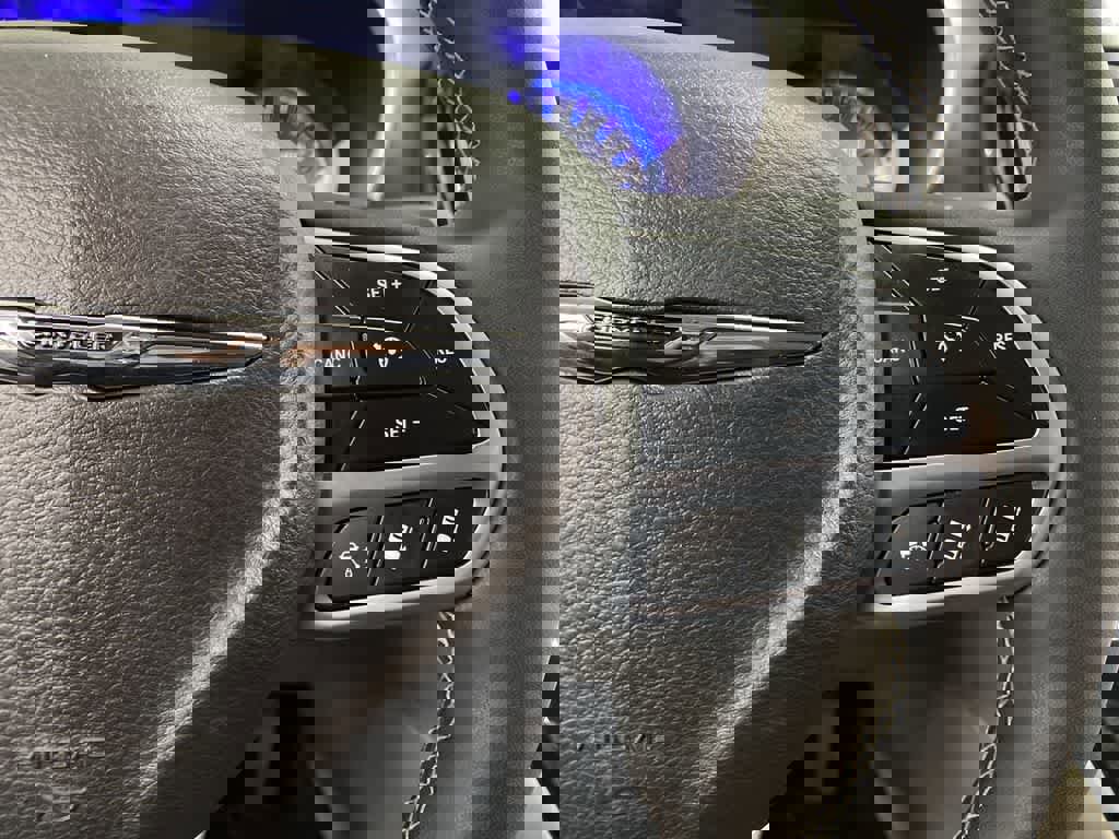 Used 2024 Chrysler Pacifica Touring-L image 20