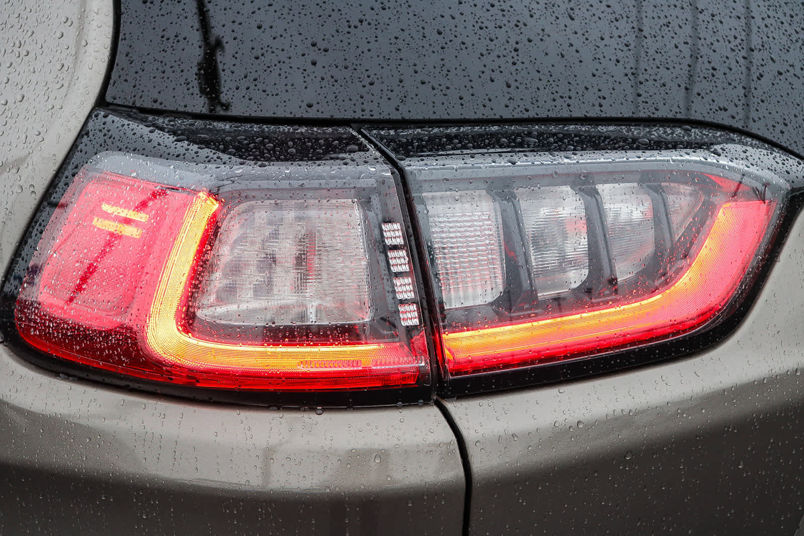 Used 2019 Jeep Cherokee Latitude w/ Popular Appearance Group image 9