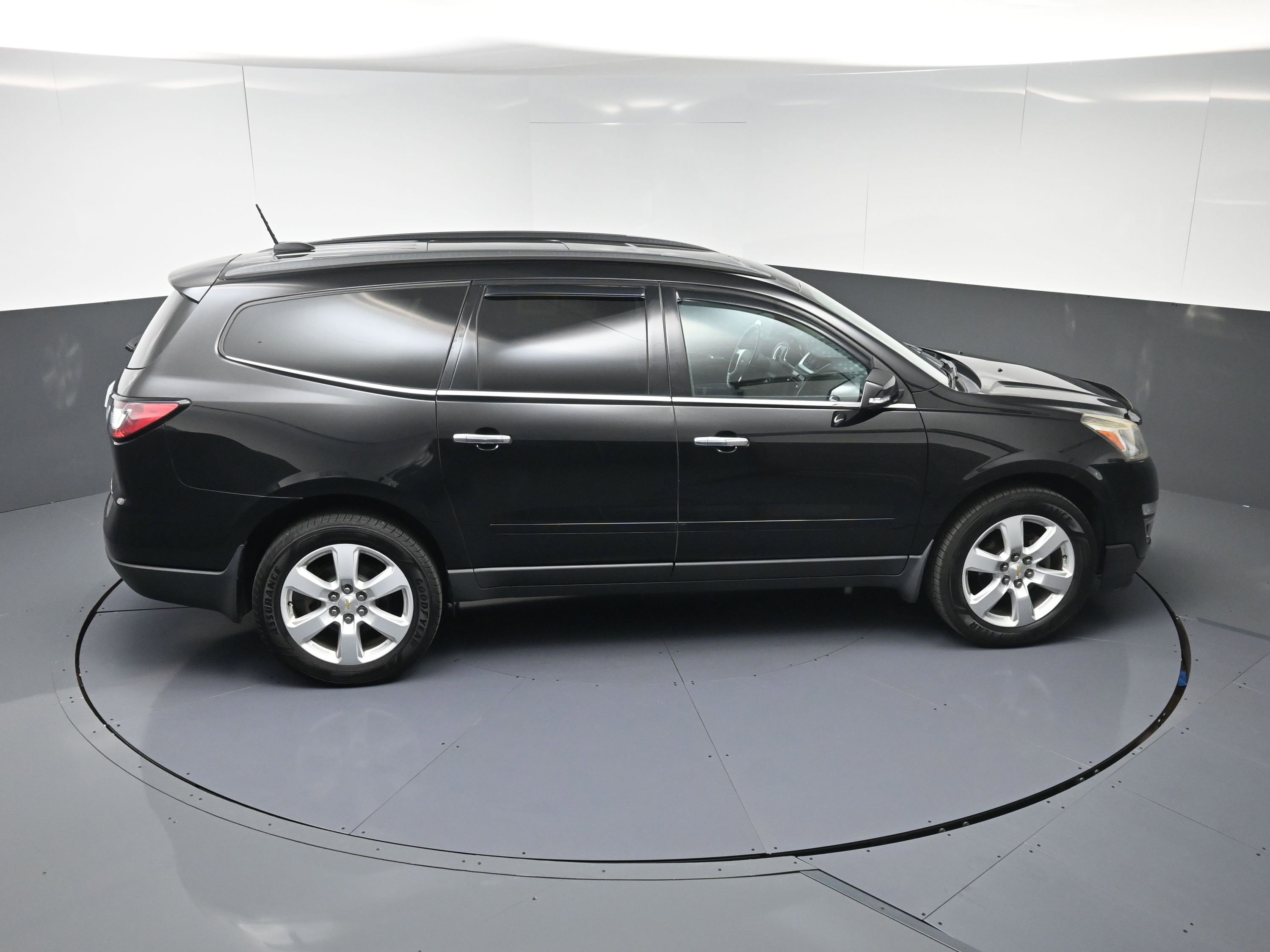 Used 2016 Chevrolet Traverse LT w/ Style and Technology Package image 34