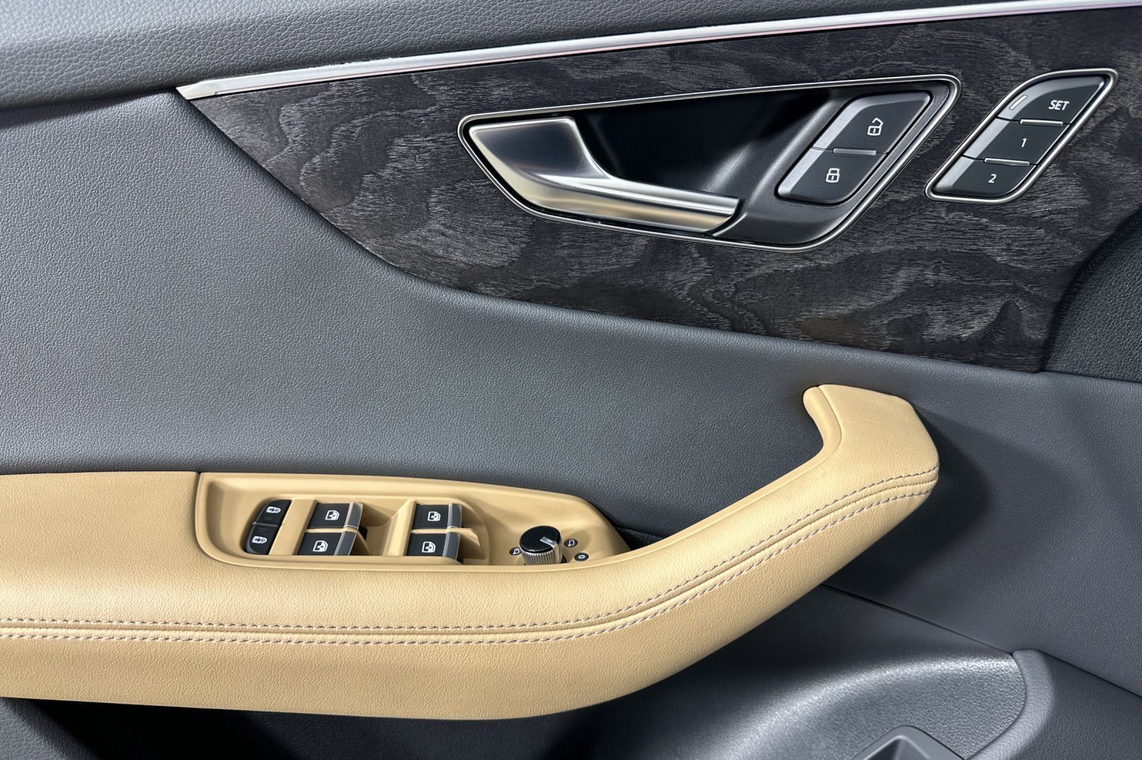 Used 2025 Audi Q8 Premium Plus w/ Premium Plus Package image 10