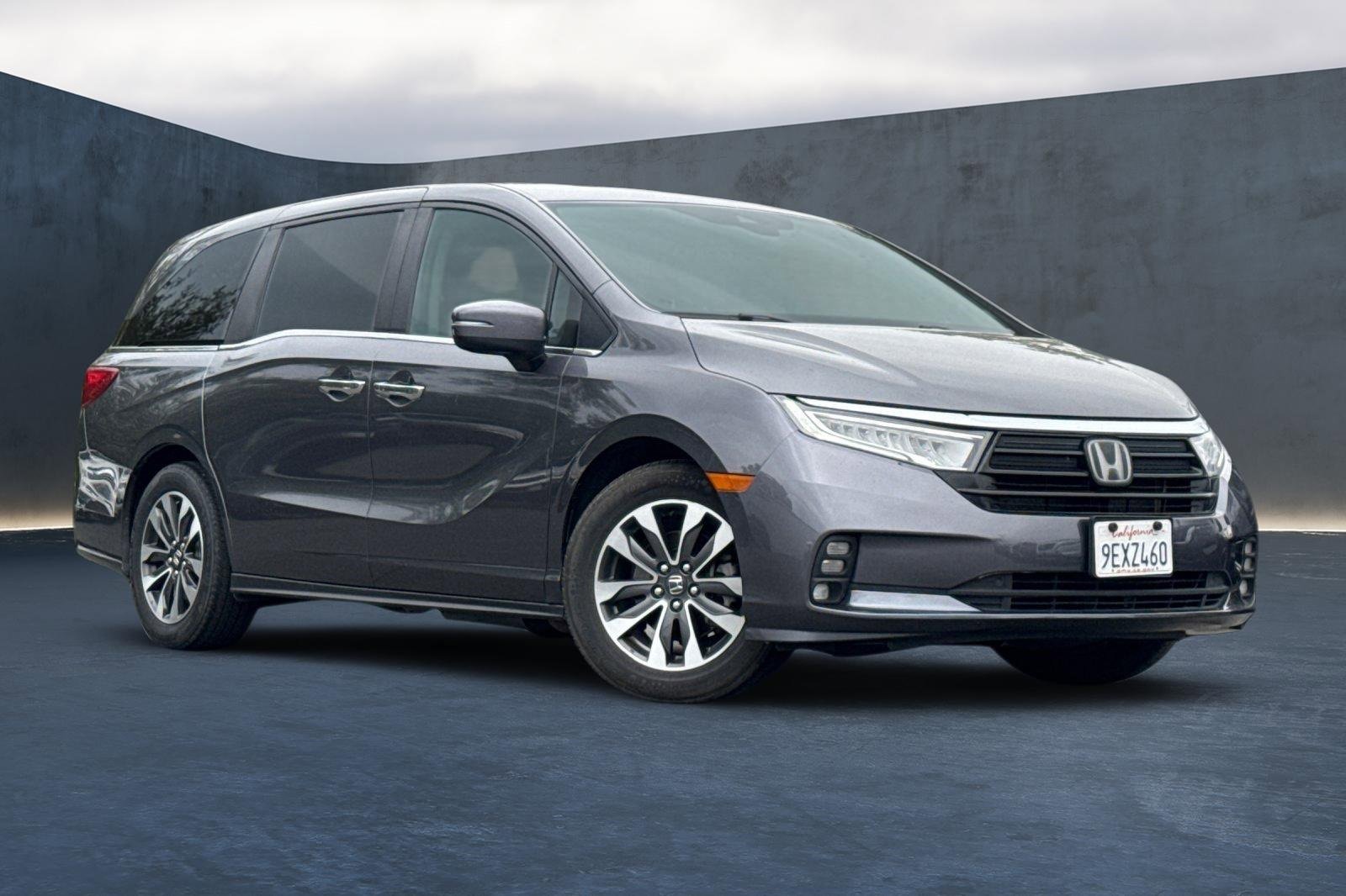 Used 2023 Honda Odyssey EX-L image 2