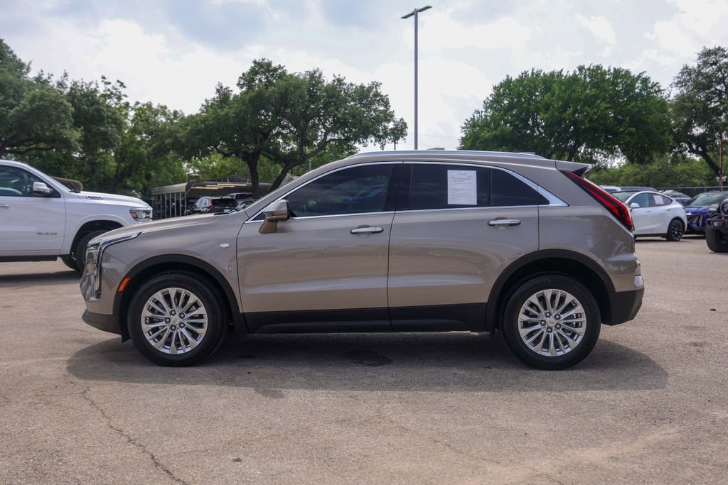 Certified 2024 Cadillac XT4 Luxury w/ Cold Weather Package FWD image 2