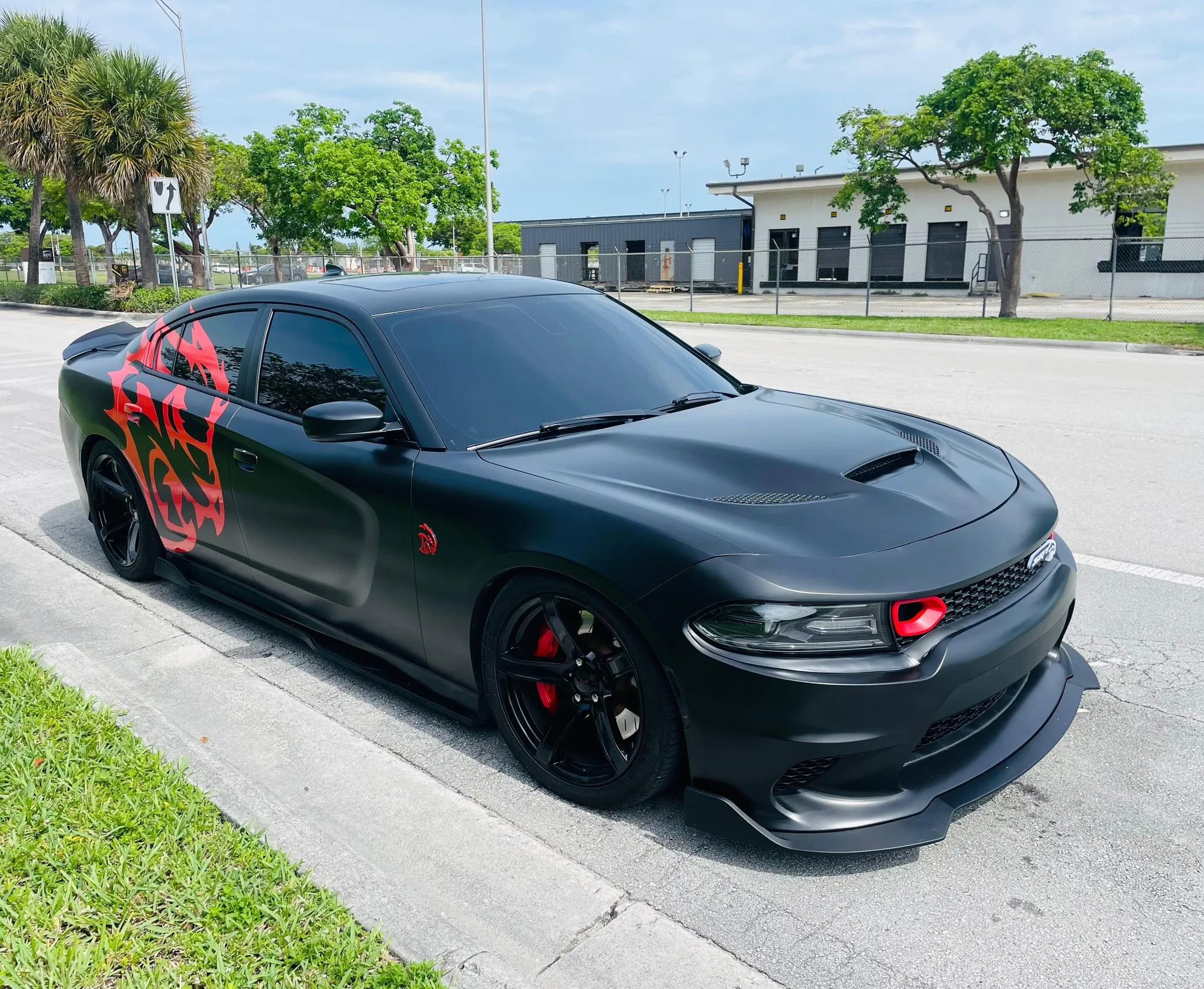 Used 2019 Dodge Charger SRT Hellcat w/ Harman/Kardon Audio Group RWD image 7