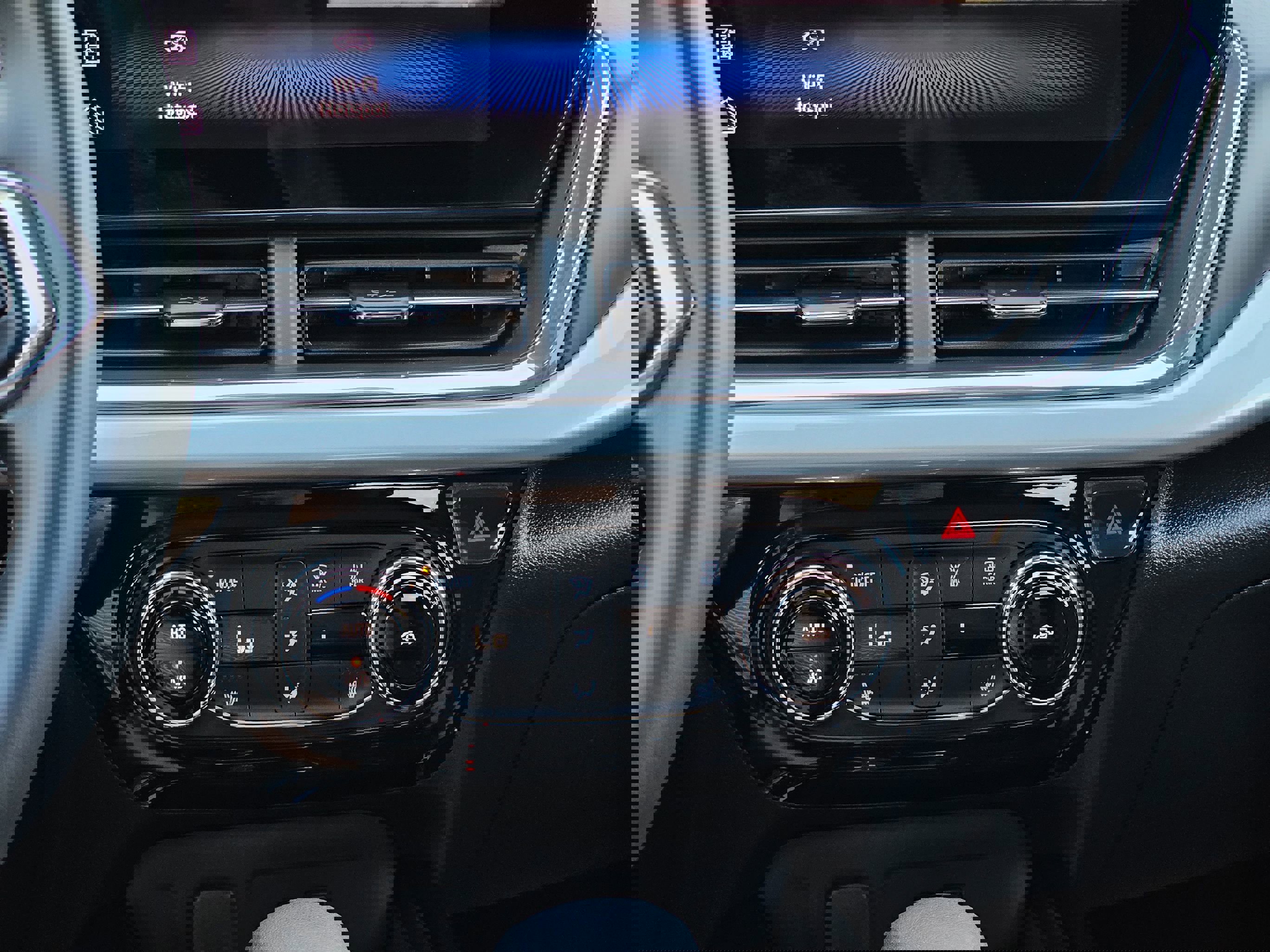 Used 2025 Chevrolet Trax LT w/ LT Convenience Package image 39