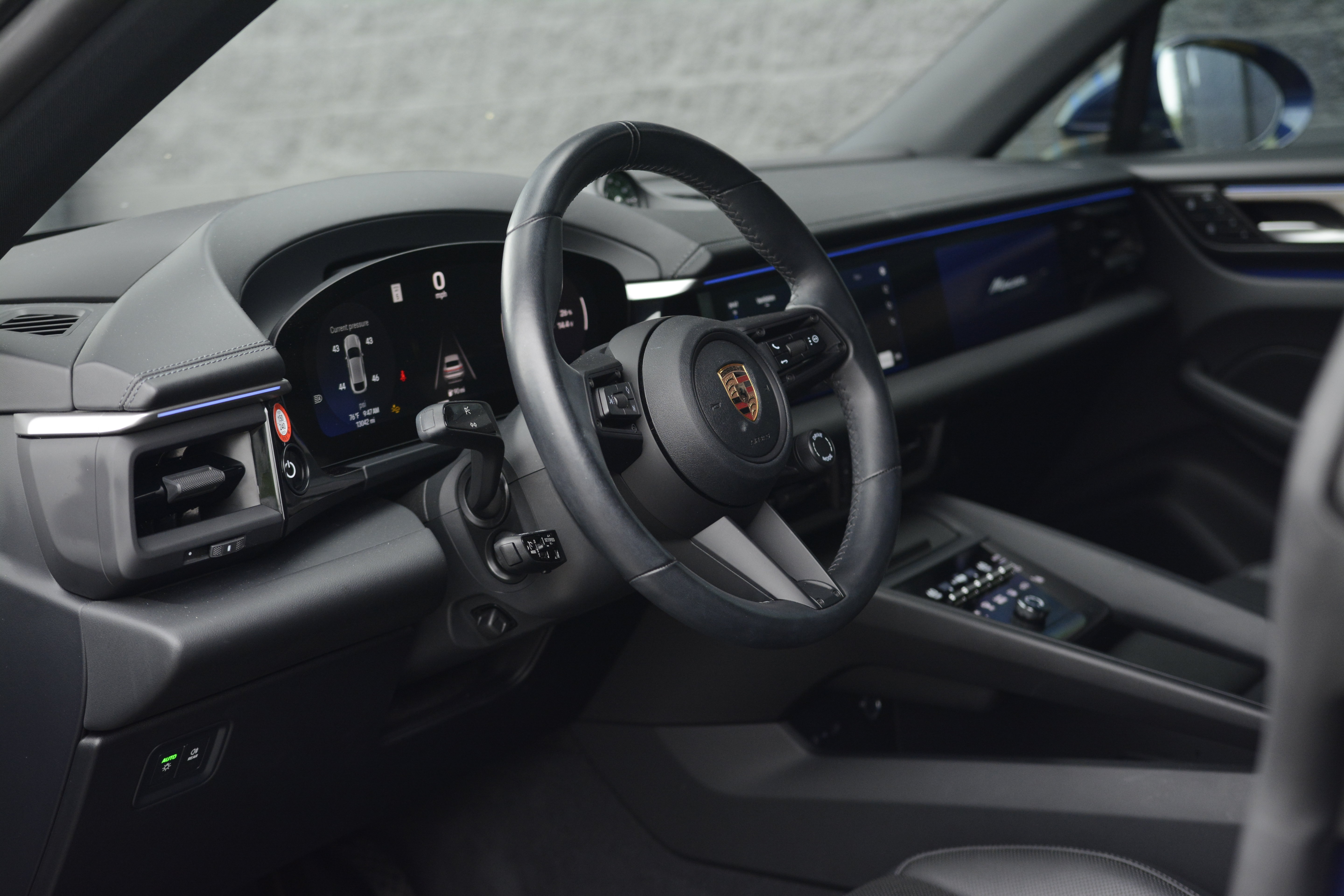 Certified 2024 Porsche Macan 4 Electric AWD/4WD image 4
