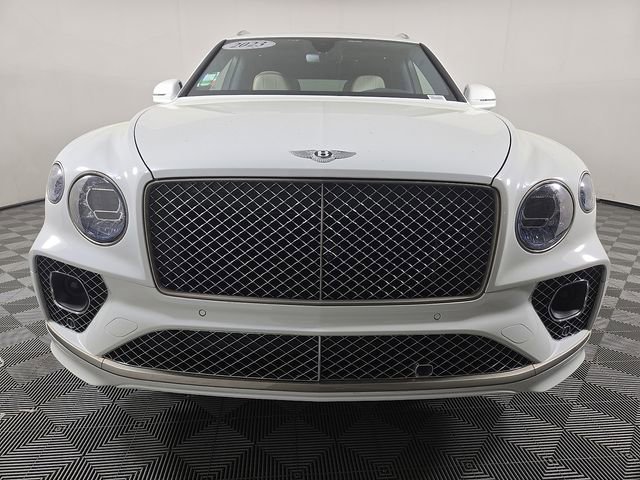 Used 2023 Bentley Bentayga Plug-In Hybrid image 3