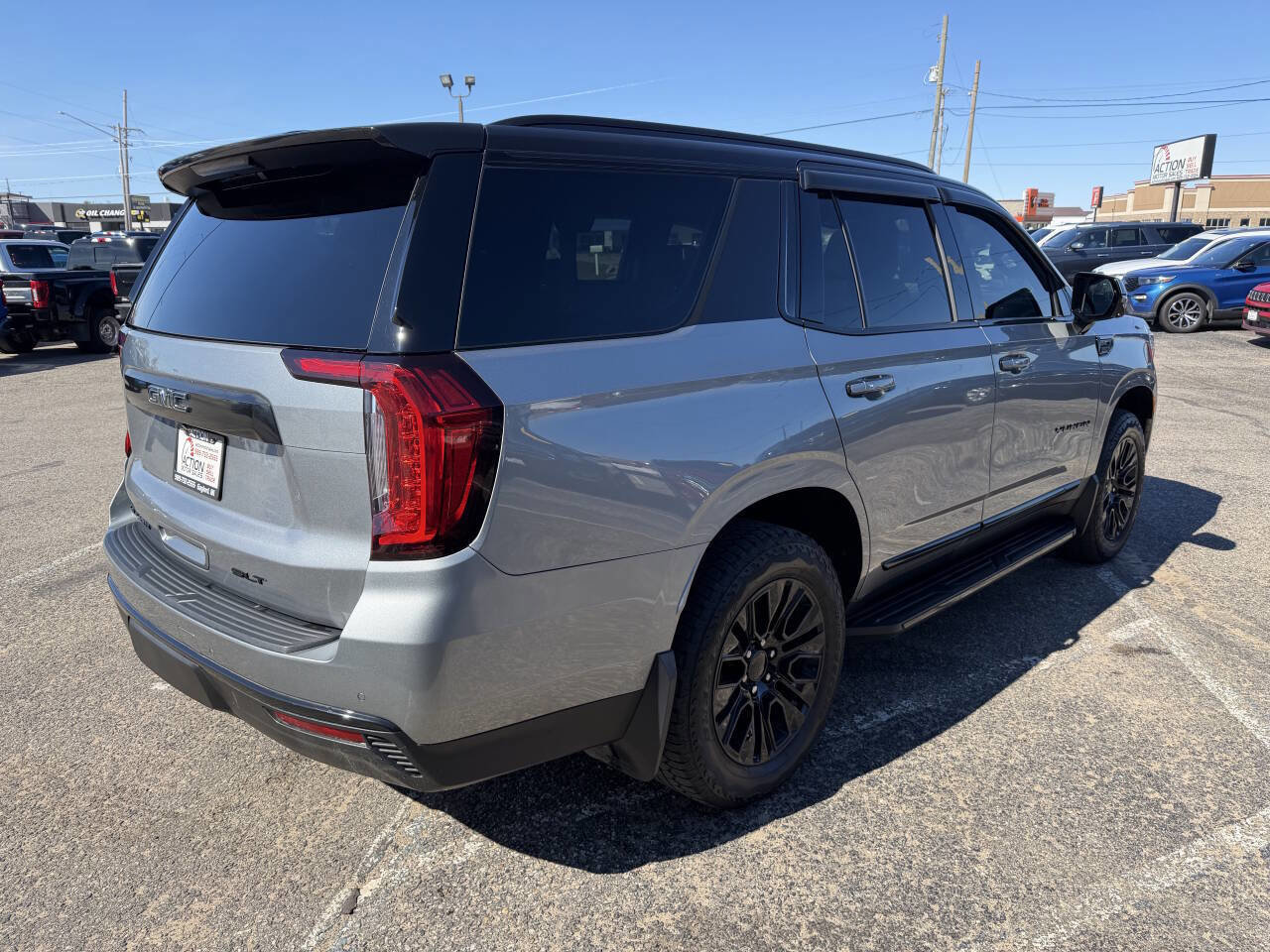 Used 2023 GMC Yukon SLT w/ SLT Luxury Package image 5