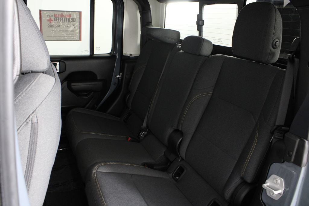 Used 2025 Jeep Gladiator Sport AWD/4WD image 18