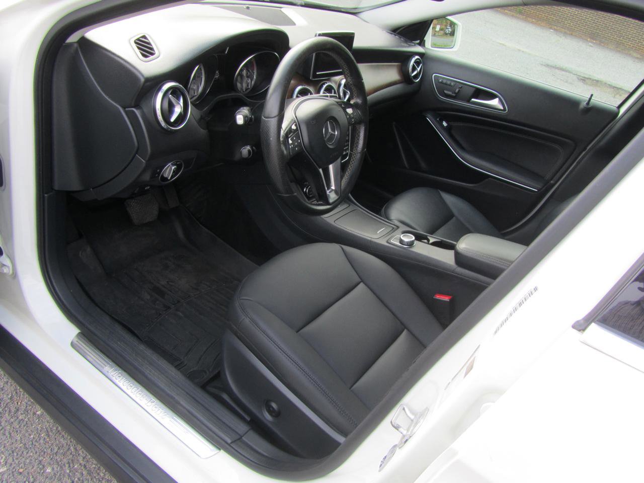 Used 2015 Mercedes-Benz GLA 250 4MATIC image 17