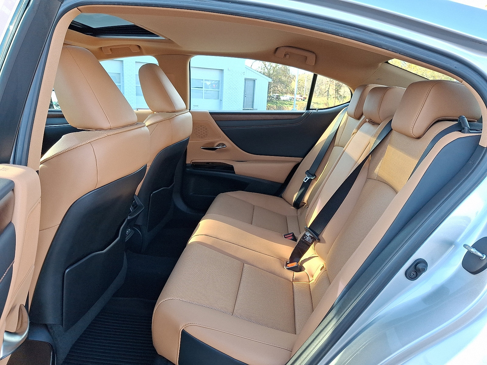 Used 2022 Lexus ES 350 w/ Premium Package image 11