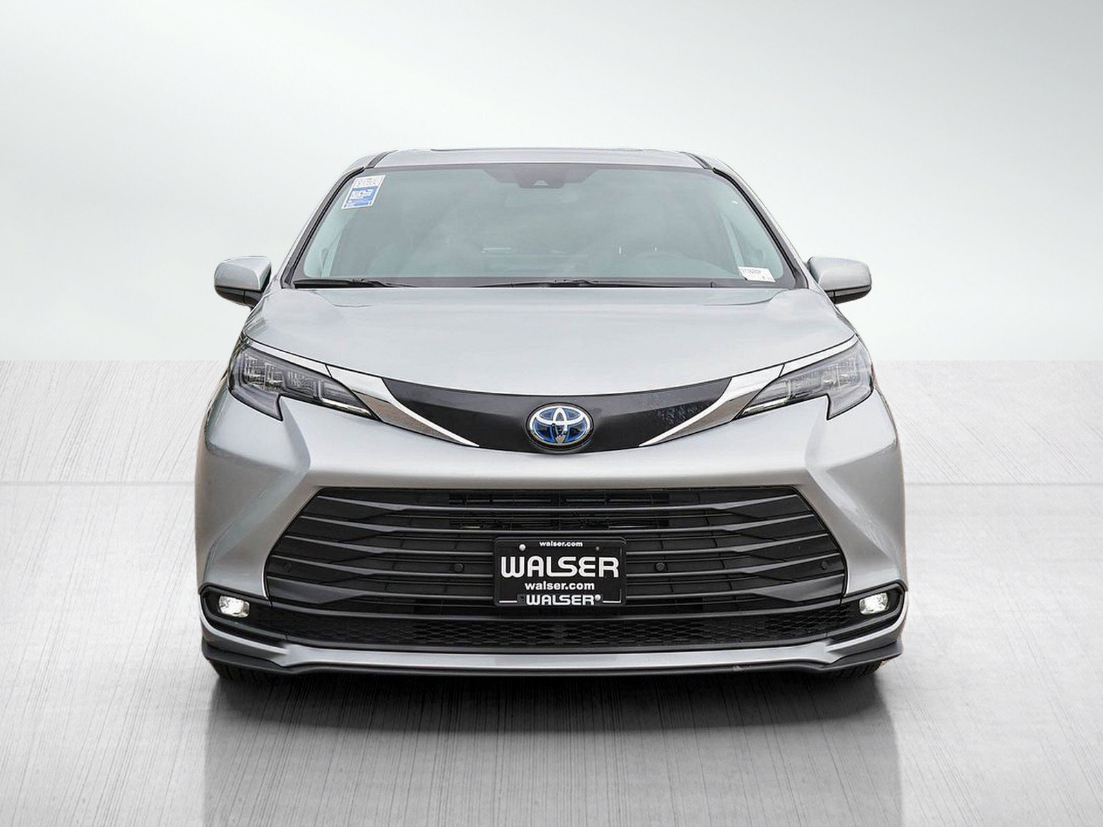 Used 2025 Toyota Sienna XLE w/ XLE Plus Package AWD/4WD image 8