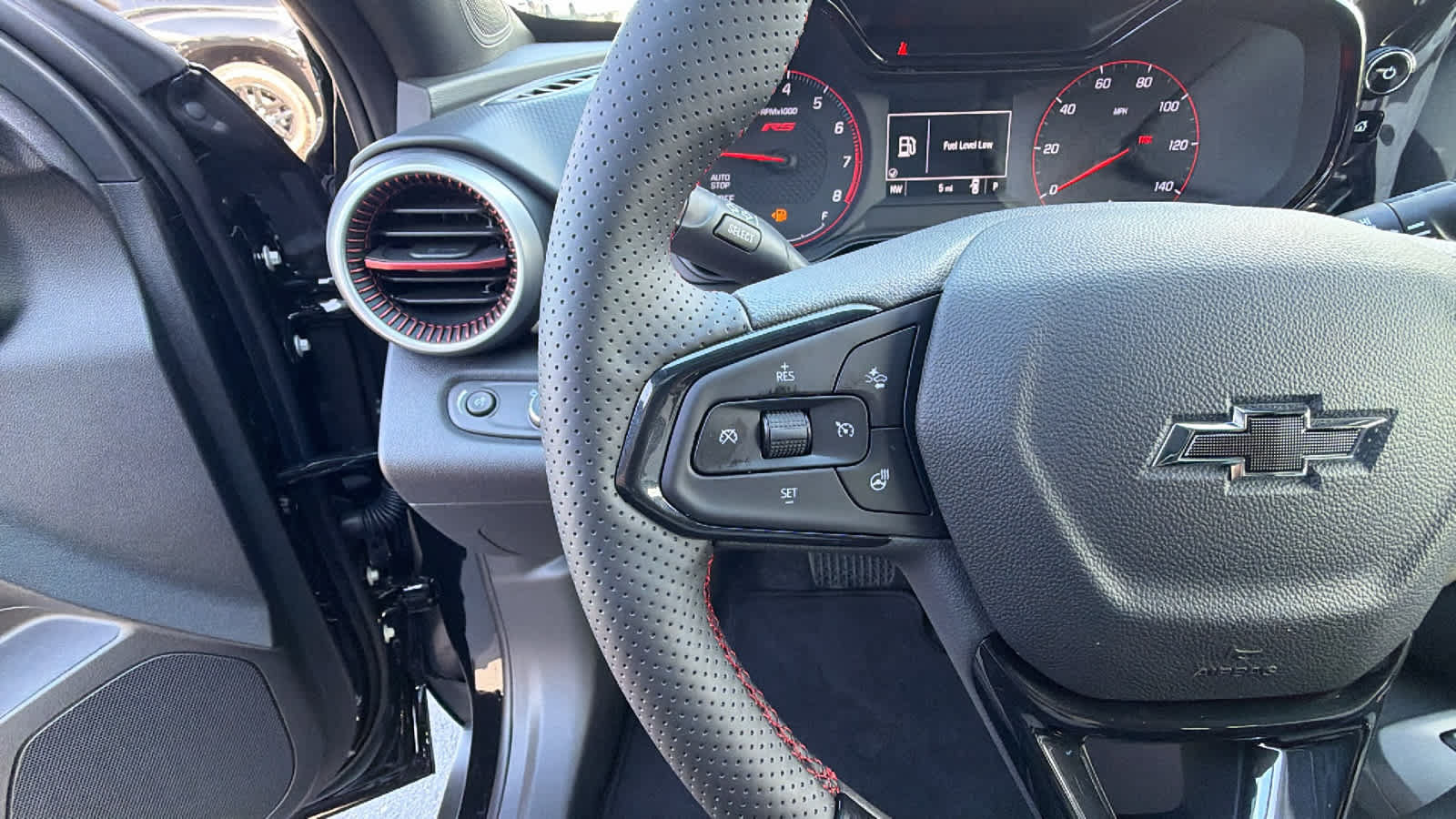 New 2026 Chevrolet Trax RS w/ Sunroof Package FWD image 19